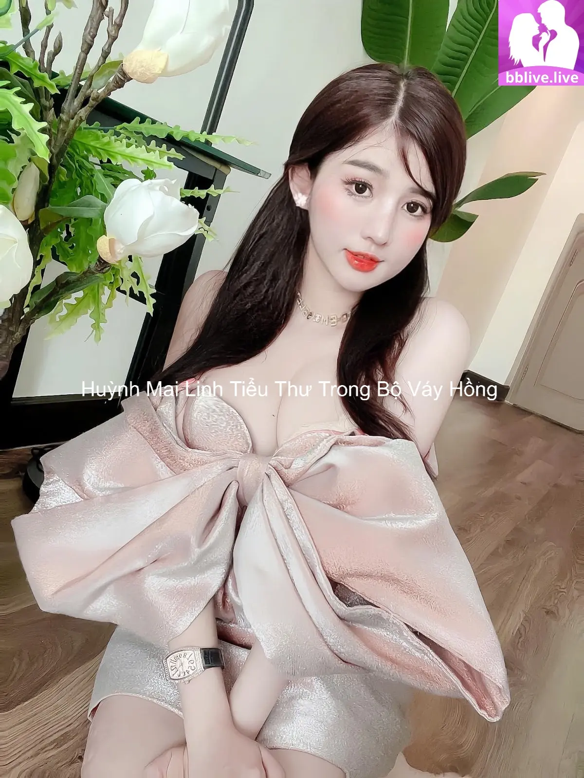 Huỳnh Mai Linh Tiểu Thư Trong Bộ Váy Hồng 3