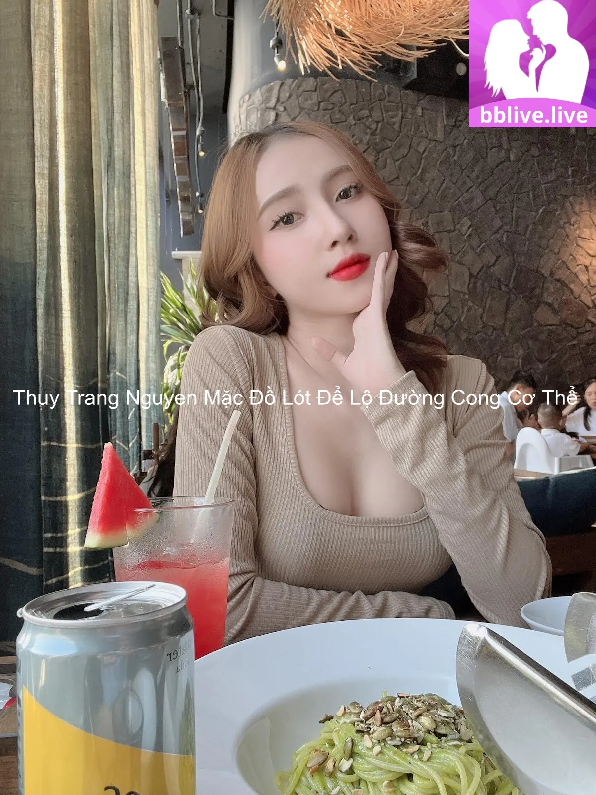 Thuy Trang Nguyen Mặc Đồ Lót Để Lộ Đường Cong Cơ Thể 8